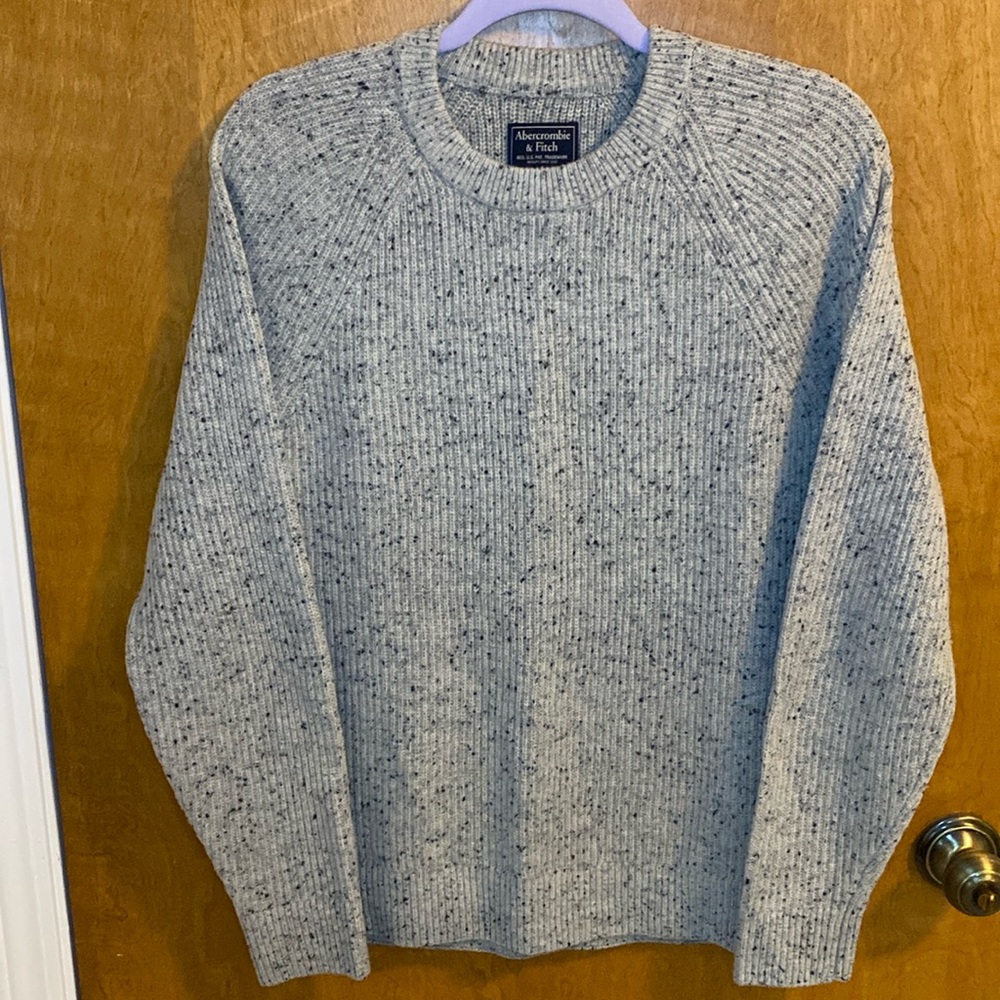 Abercrombie & Fitch crewneck sweater, size small. Gray/black.